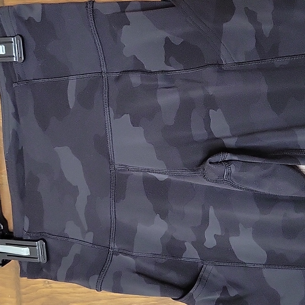 Lululemon Women's Fast & Free High Rise Camo Tight Leggings 19" - Picture 5 of 10